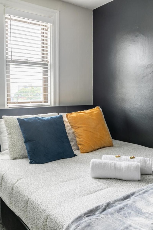 Upscale Studio - Boutique Apartment - PRIME Downtown Location! image 6